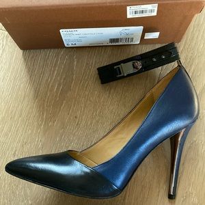 Coach black and navy high heels. Size 6. Worn twice. Excellent condition.